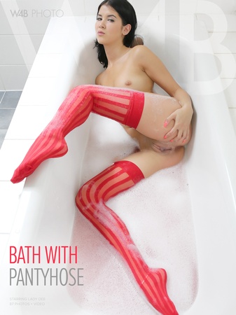 [Watch4Beauty] Lady Dee - Bath with Pantyhose